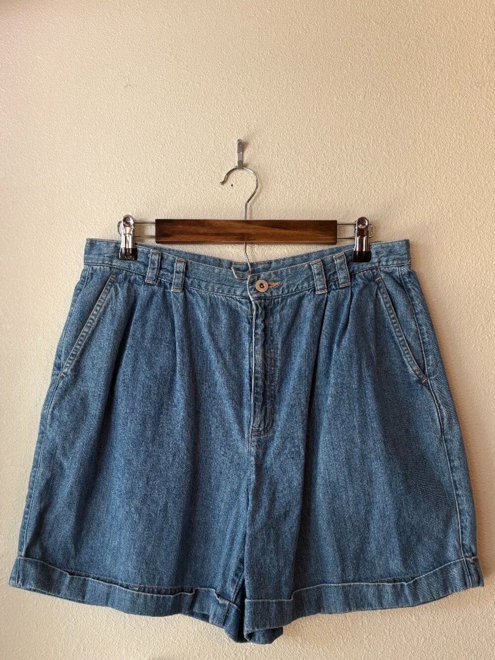 EUC Vintage Liz Claiborne High Waisted Pleated Denim Mom Shorts Medium Wash 14